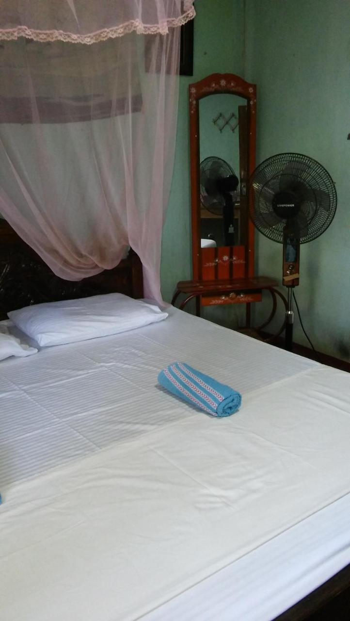 Thevindu Guest & Redmud Resturent Banduramulla Ngoại thất bức ảnh