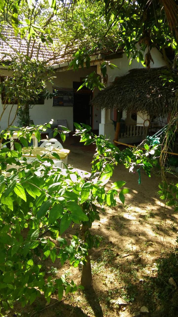 Thevindu Guest & Redmud Resturent Banduramulla Ngoại thất bức ảnh