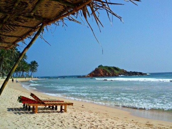 Thevindu Guest & Redmud Resturent Banduramulla Ngoại thất bức ảnh