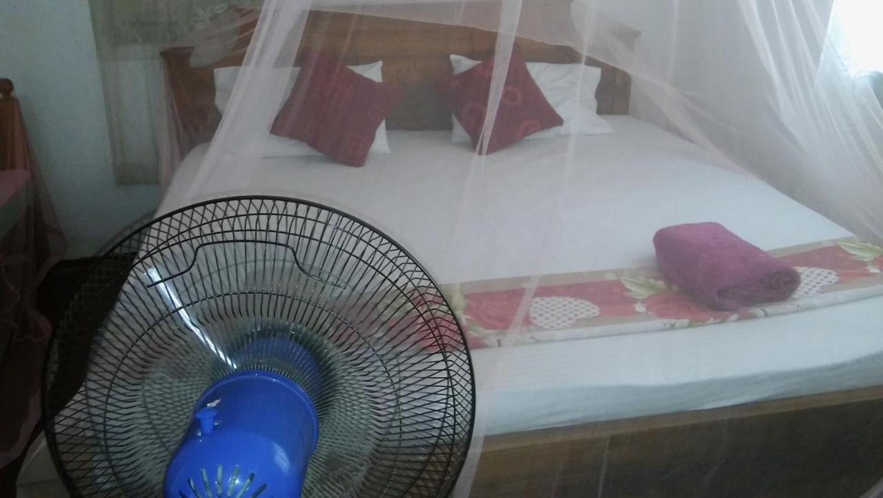 Thevindu Guest & Redmud Resturent Banduramulla Ngoại thất bức ảnh