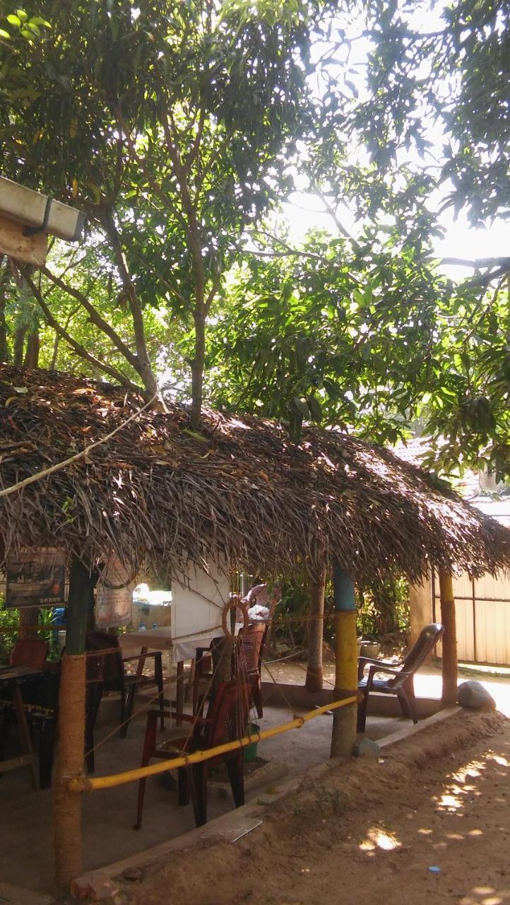 Thevindu Guest & Redmud Resturent Banduramulla Ngoại thất bức ảnh