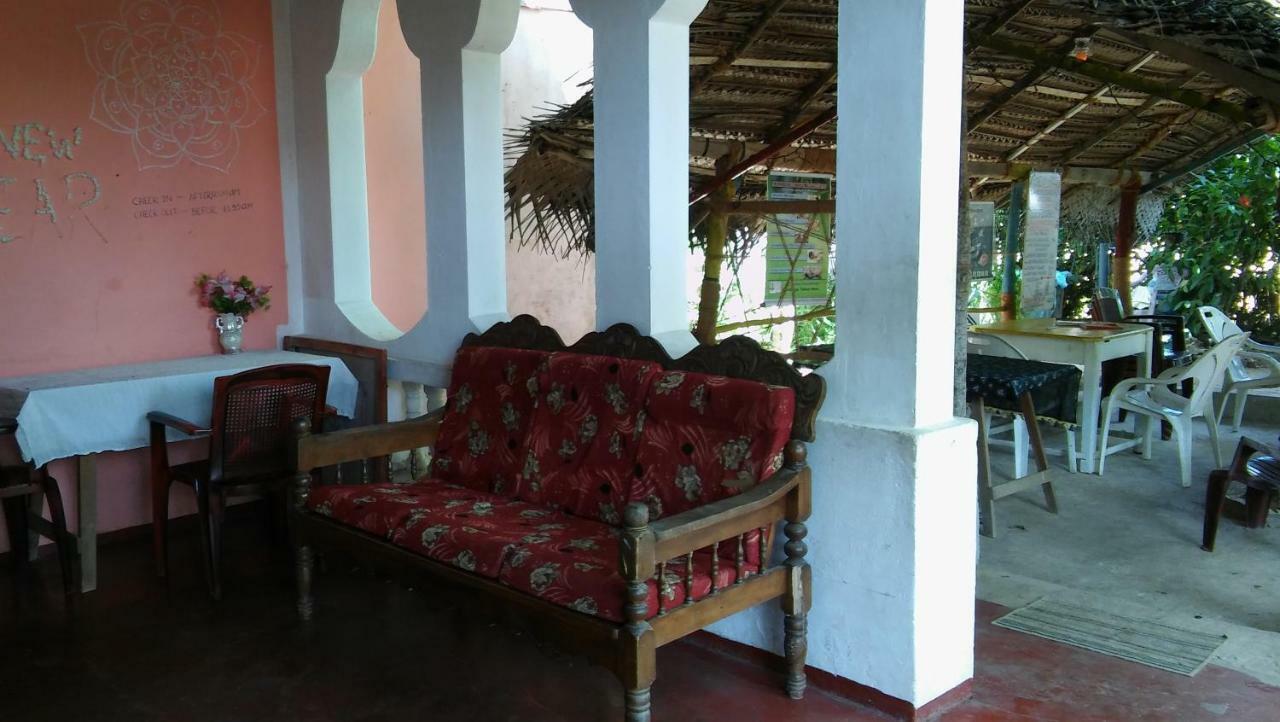 Thevindu Guest & Redmud Resturent Banduramulla Ngoại thất bức ảnh