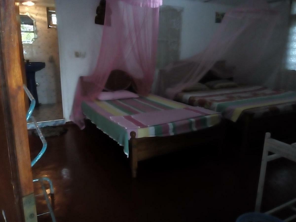 Thevindu Guest & Redmud Resturent Banduramulla Ngoại thất bức ảnh