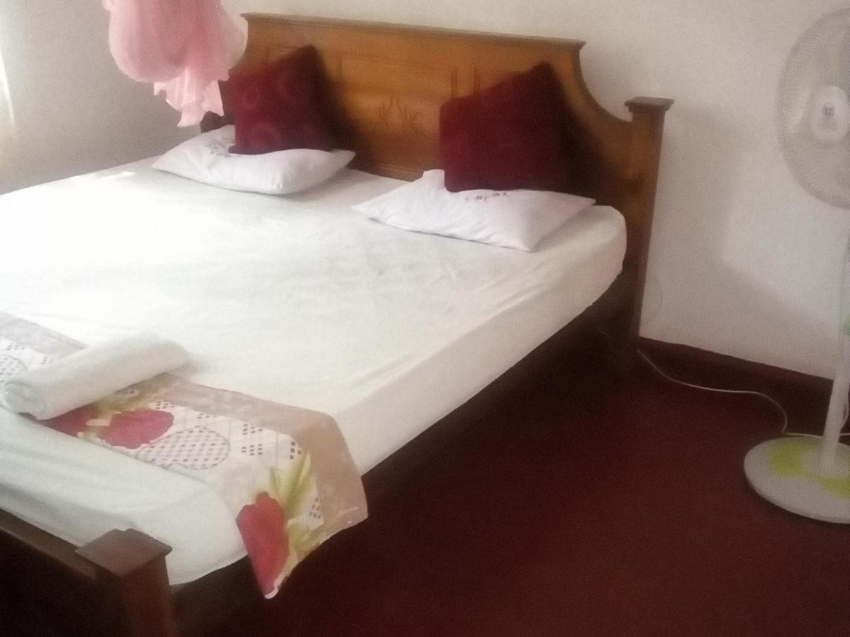 Thevindu Guest & Redmud Resturent Banduramulla Ngoại thất bức ảnh