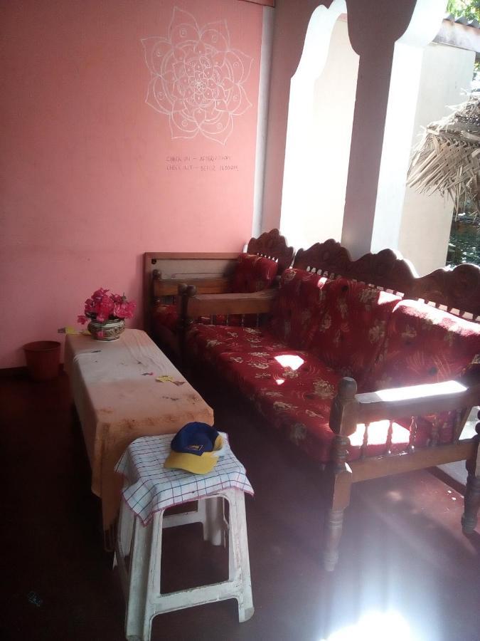 Thevindu Guest & Redmud Resturent Banduramulla Ngoại thất bức ảnh