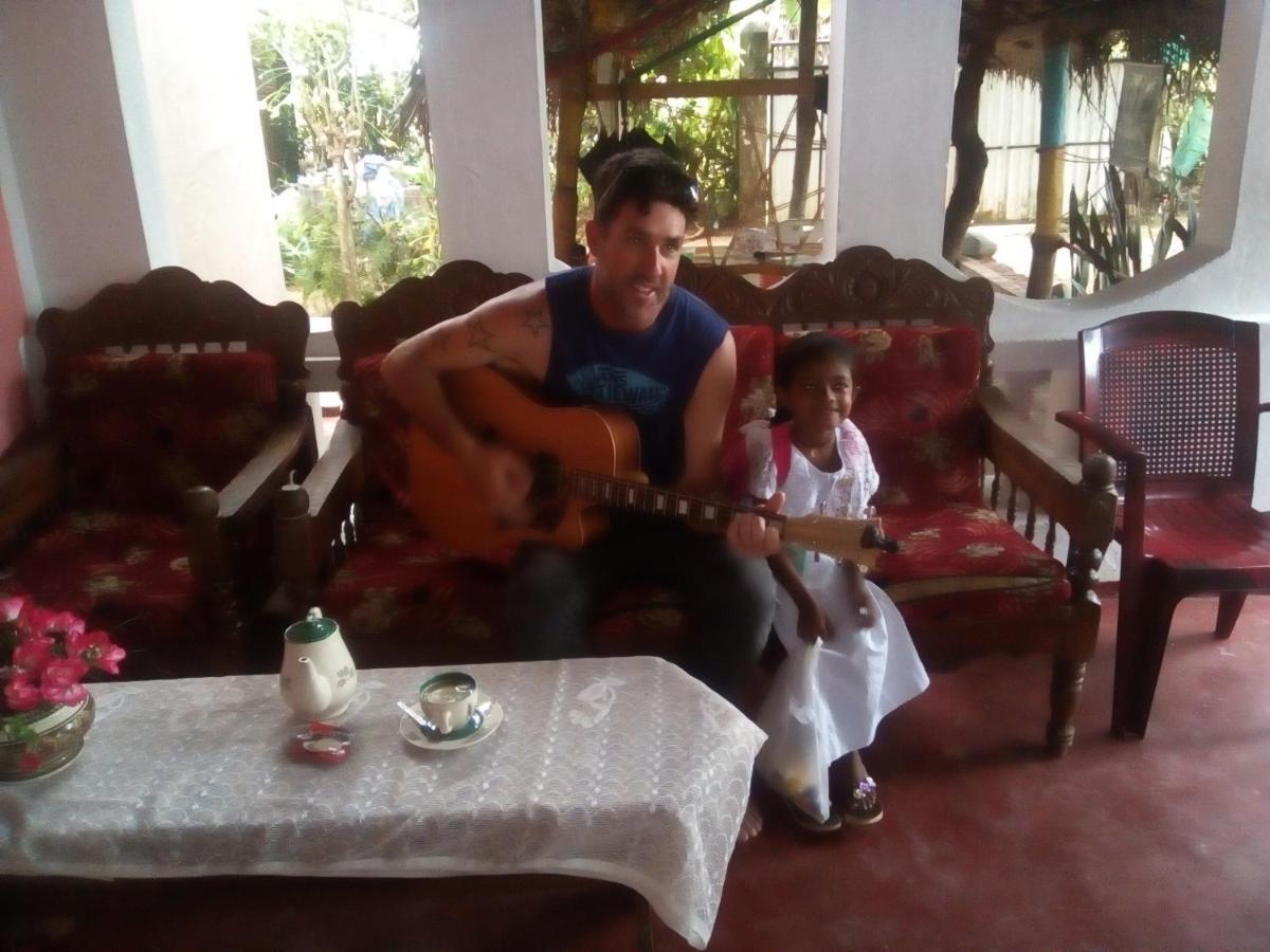 Thevindu Guest & Redmud Resturent Banduramulla Ngoại thất bức ảnh