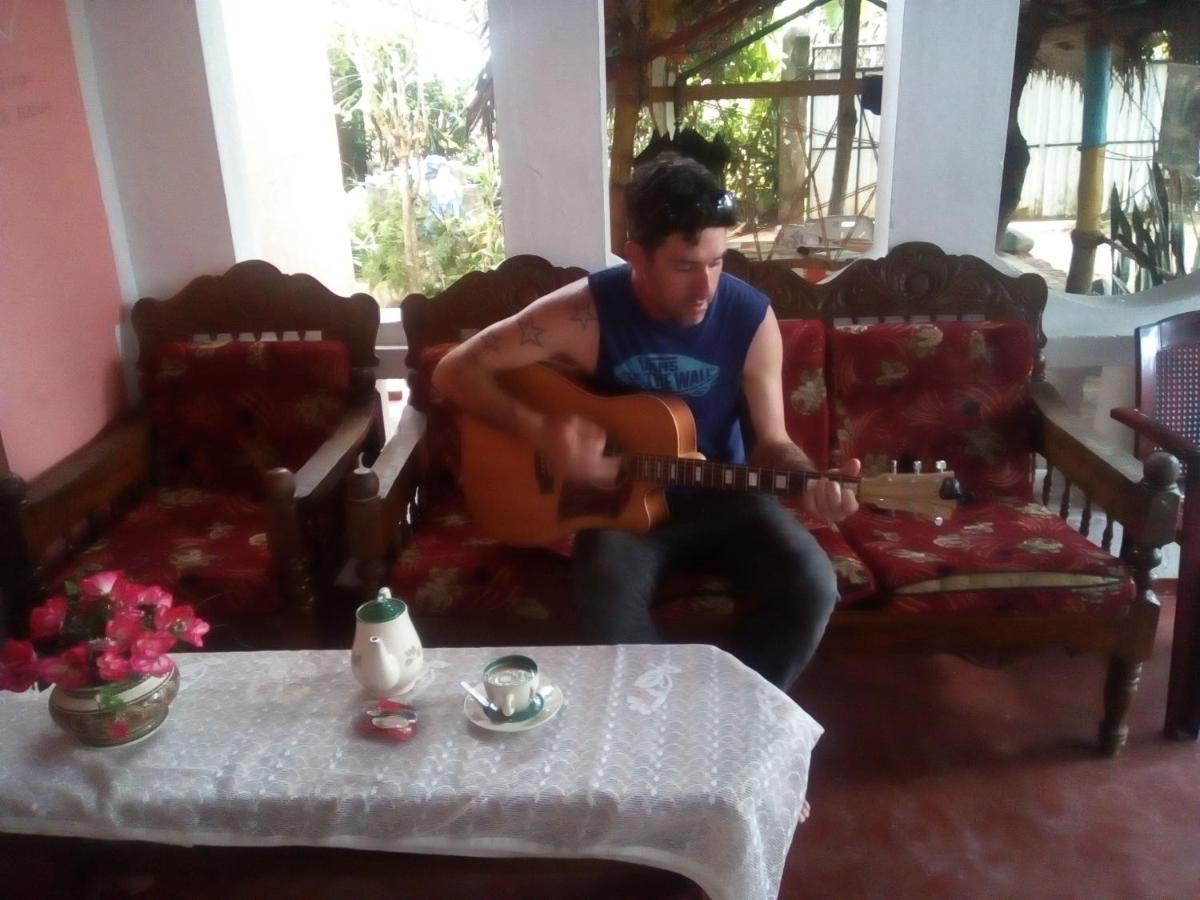 Thevindu Guest & Redmud Resturent Banduramulla Ngoại thất bức ảnh